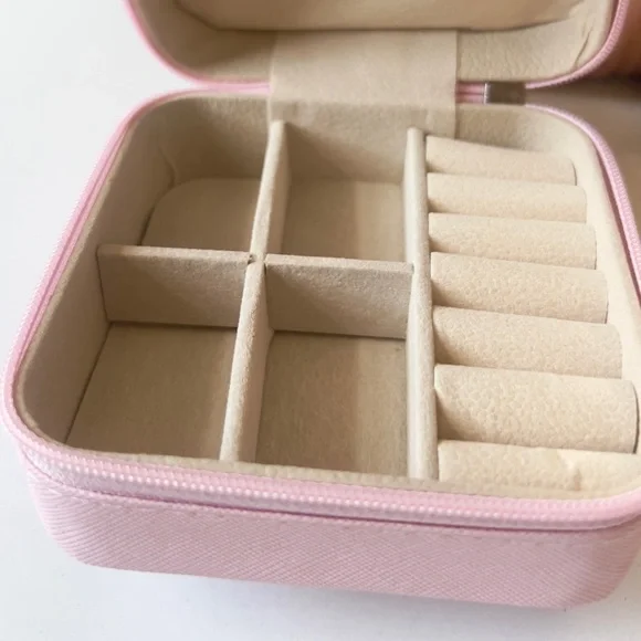 NEW ✨Pink Compact Jewelry Case - Picture 3 of 6